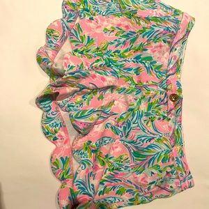 Lilly Pulitzer scalloped shorts. Size 12